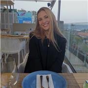 Profesora particular de refuerzo o de idiomas para niños estudiando la ESO o primaria.